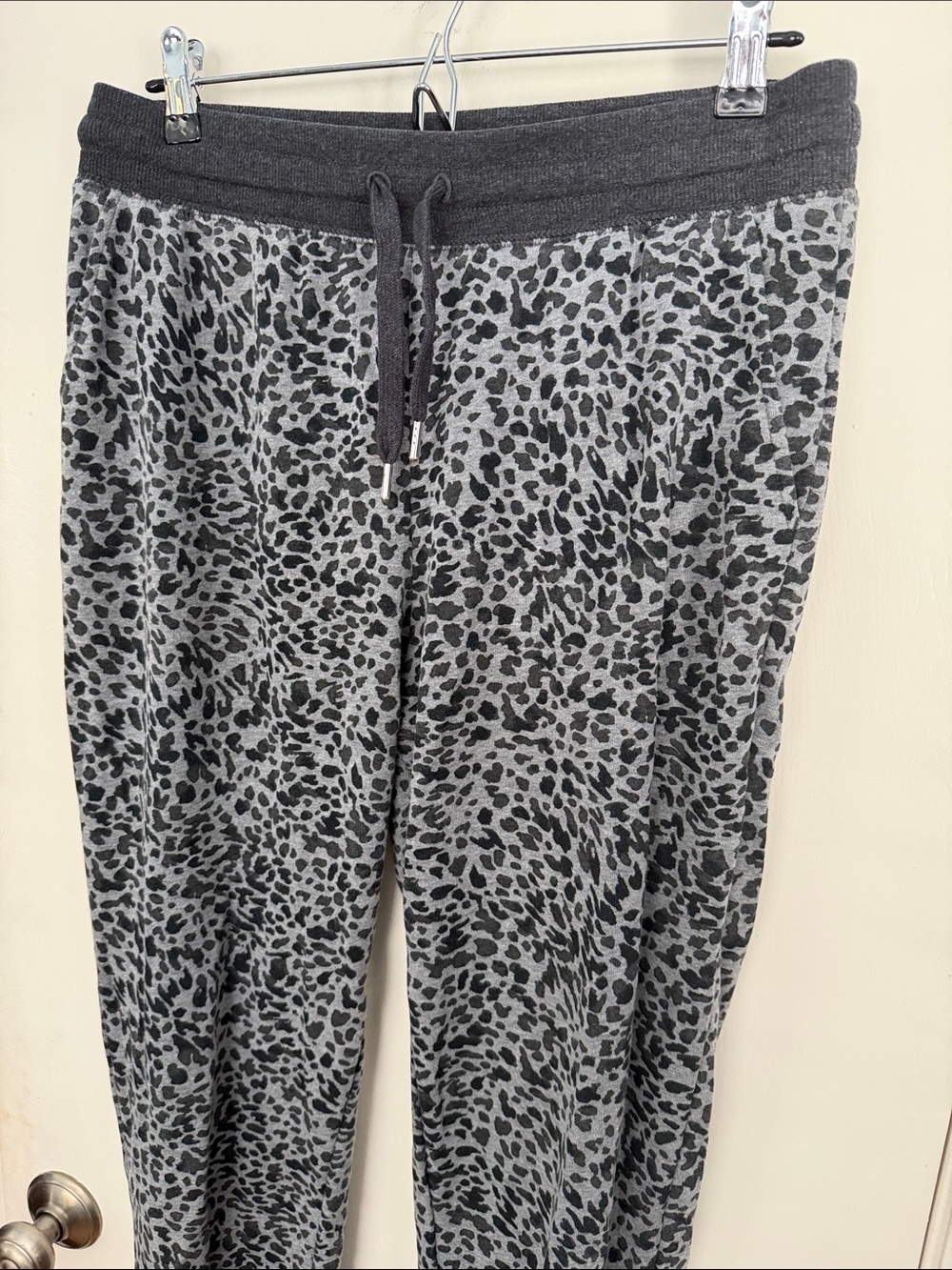 Old Navy Gray Leopard Print Joggers - Sz MT